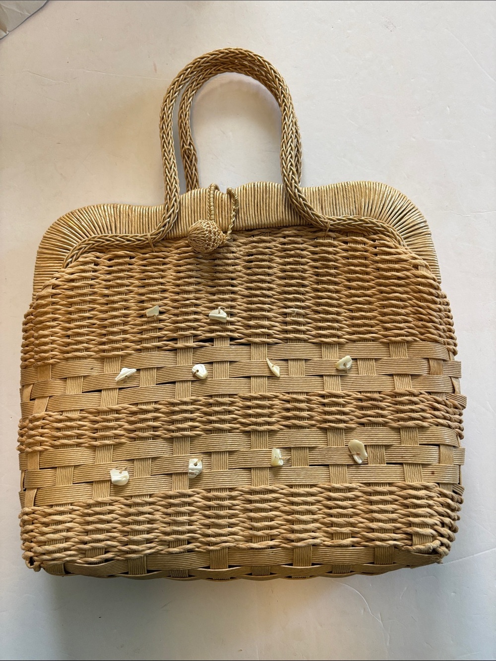 TAN WICKER BAG WITH DIFFERENT TEXTURED WICKER DESIGNS SHELL ACCENTS VINTAGE